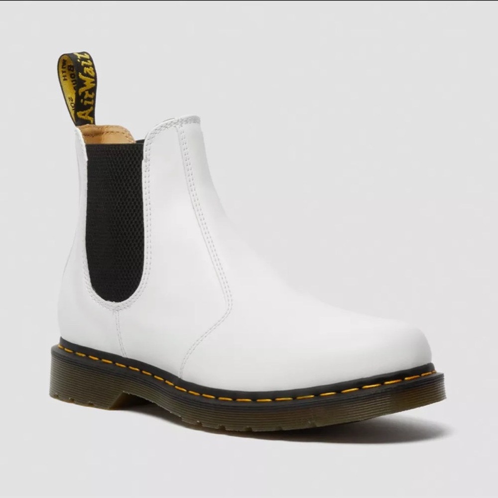 Dr Marten’s 2976 YELLOW STITCH SMOOTH LEATHER CHELSEA BOOTS